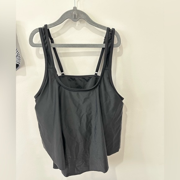 Black and White Striped Tankini Set - Picture 6 of 8